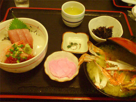 海鮮丼（カニ汁付き）