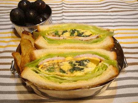 ほうれん草とモヤシのオムレツサンド弁当