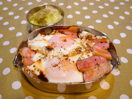 ベーコンエッグ丼弁当