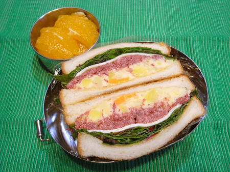 コンビーフサンド弁当
