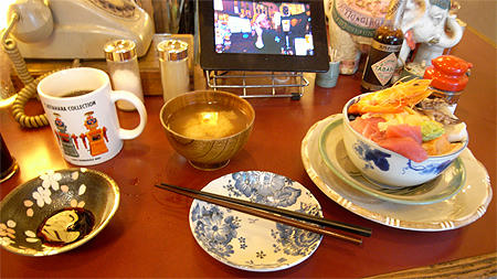 お茶がマグカップだったり