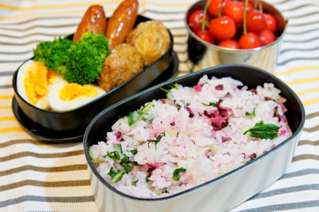 しば漬け混ぜご飯、新じゃが揚げ弁当