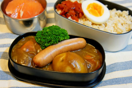 肉じゃがリメイクカレー弁当シャウエッセンゆで卵