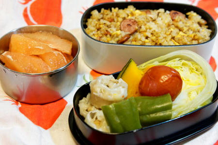 炒飯と蒸し野菜とシューマイ