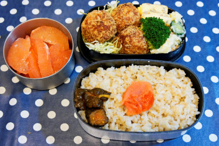 南瓜コロッケ、玄米、明太子、ブロッコリー、卵焼き、ポテトサラダ