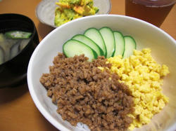 鶏そぼろごはん