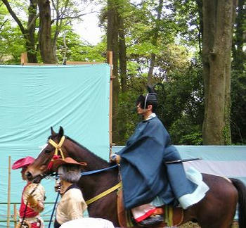 凛々しい束帯姿。