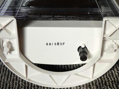 YUASA 電気ストーブ YA-D801R底面_転倒OFFスイッチ部