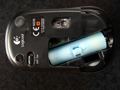 ロジクール ワイヤレスマウスM235r_単三電池アダプターで単四電池を使用