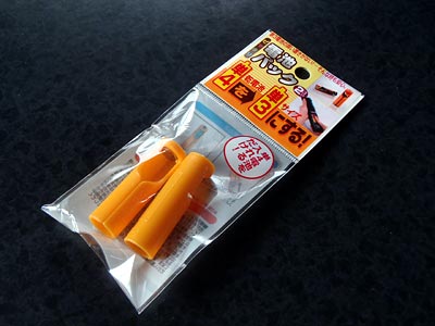 100円ショップ「セリア」の単三電池アダプタ