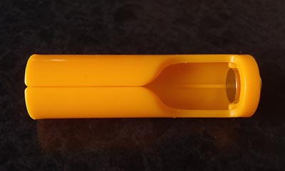 100円ショップ「セリア」の単三電池アダプタ