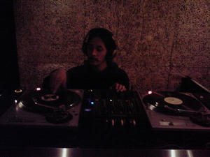 200811140146000Q-tik.jpg