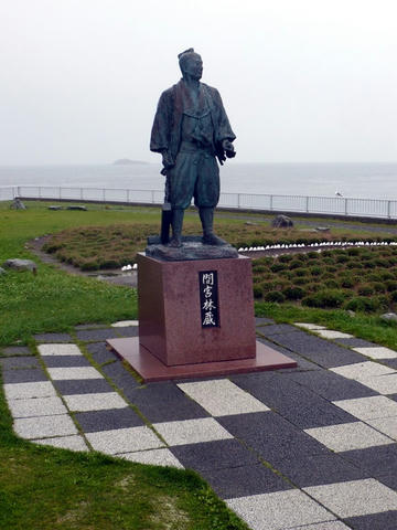 間宮林蔵の立像