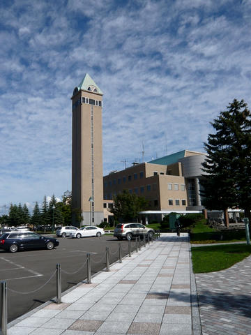 美瑛町役場・四季の塔