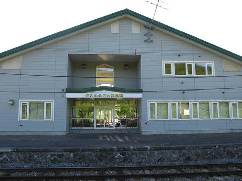 ホームから見たJR佐久駅駅舎