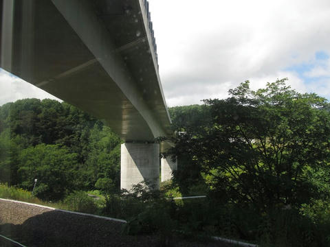 石勝線から道東道を望む＠清風山信号場