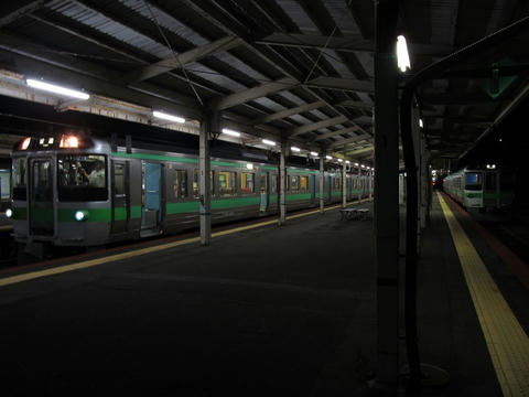 721系F-2107編成とF-3016編成＠滝川駅