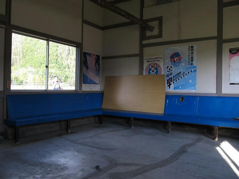 上白滝駅待合室