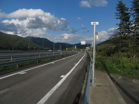 奥白滝PA上り線進入路