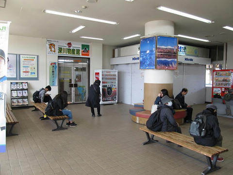深川駅待合室