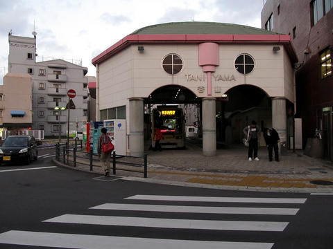 鹿児島市電谷山電停駅舎