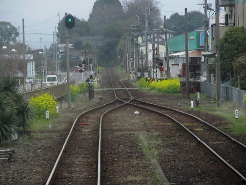 あさぎり駅停車中列車から湯前駅方面を望む