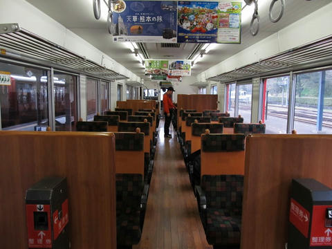 キハ220-1102車内