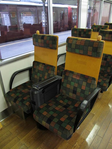 キハ220-1102座席