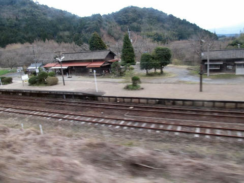 真幸駅構内