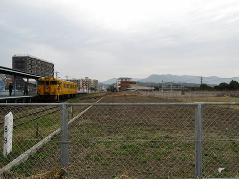 日南線89kmポストとキハ40 8099