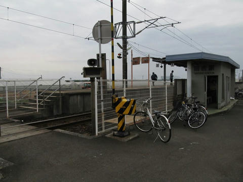 田吉駅駅舎とホーム