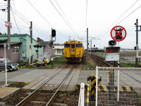 田吉駅を発車していく列車
