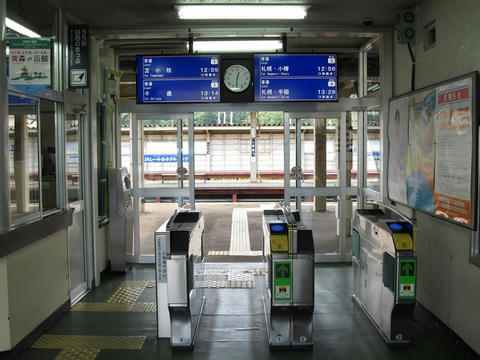 島松駅改札口