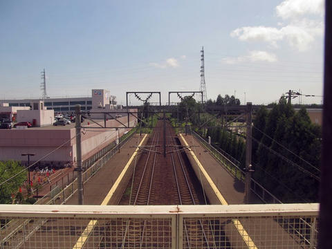 恵み野駅自由通路から見た恵み野駅構内