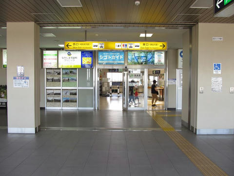 恵庭駅自由通路から見た恵庭駅入口