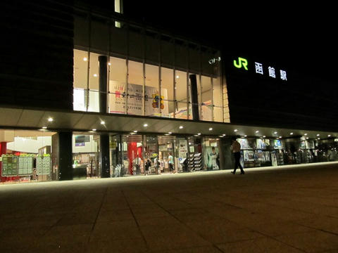 夜の函館駅駅舎