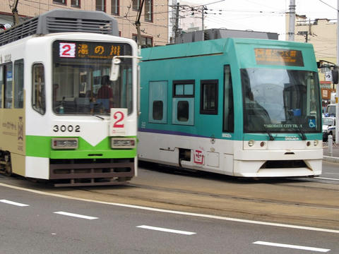 函館市電3002・9602号車＠函館駅前