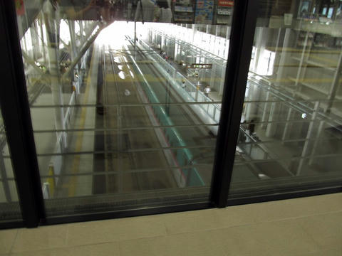 新函館北斗駅コンコースから見た駅構内
