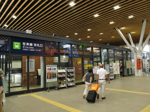 新函館北斗駅改札入口