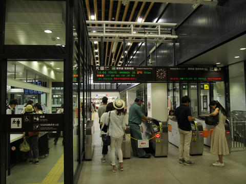 新函館北斗駅新幹線改札口