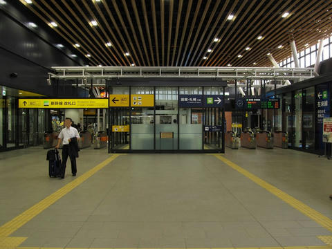 新函館北斗駅新幹線改札口・在来線乗換改札口