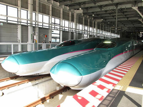 E5系新幹線＠新函館北斗駅