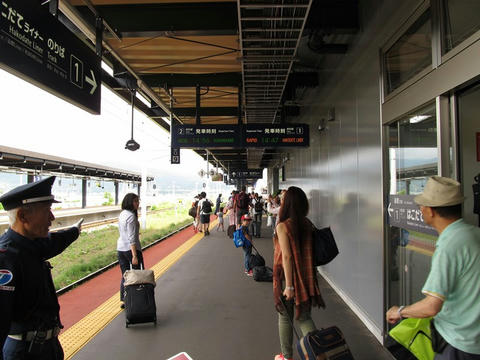 新函館北斗駅2番線
