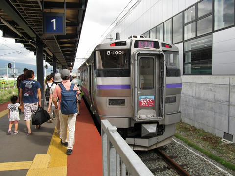733系B-1001編成快速はこだてライナー@新函館北斗駅