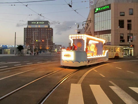 函館市電装2号車「花電車」＠函館駅前