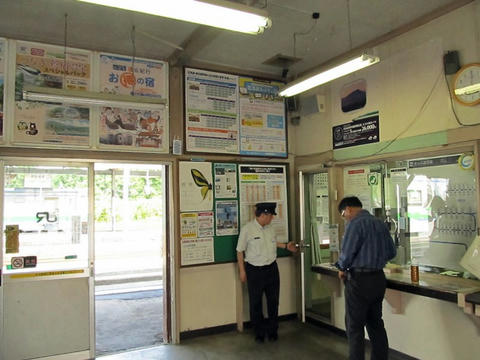 大沼駅改札口・みどりの窓口