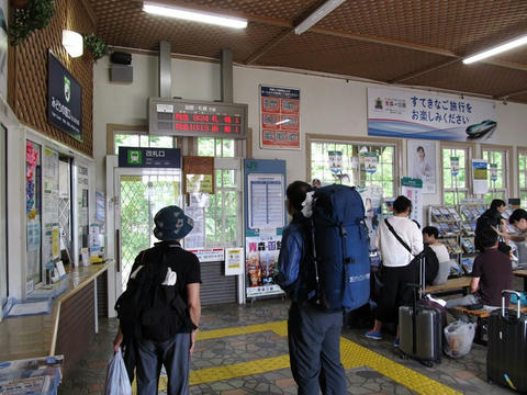 大沼公園駅改札口・みどりの窓口
