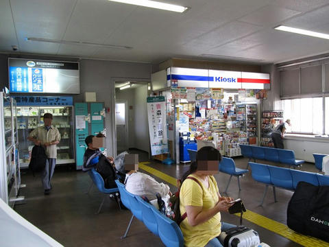 八雲駅待合室・KIOSK