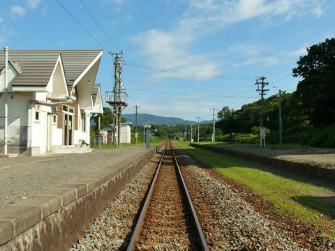 有珠駅構内踏切から長万部方面を望む