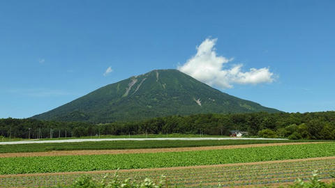 道道66号岩内洞爺線から見た羊蹄山